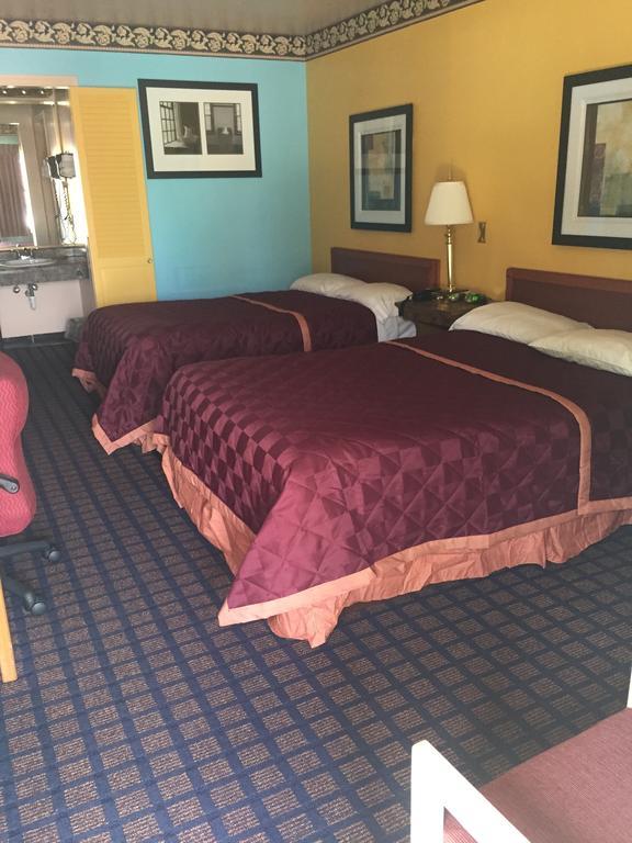 Norwalk Inn Екстериор снимка