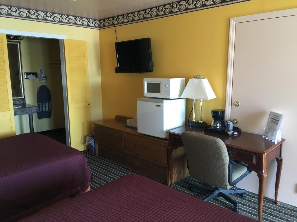 Norwalk Inn Екстериор снимка