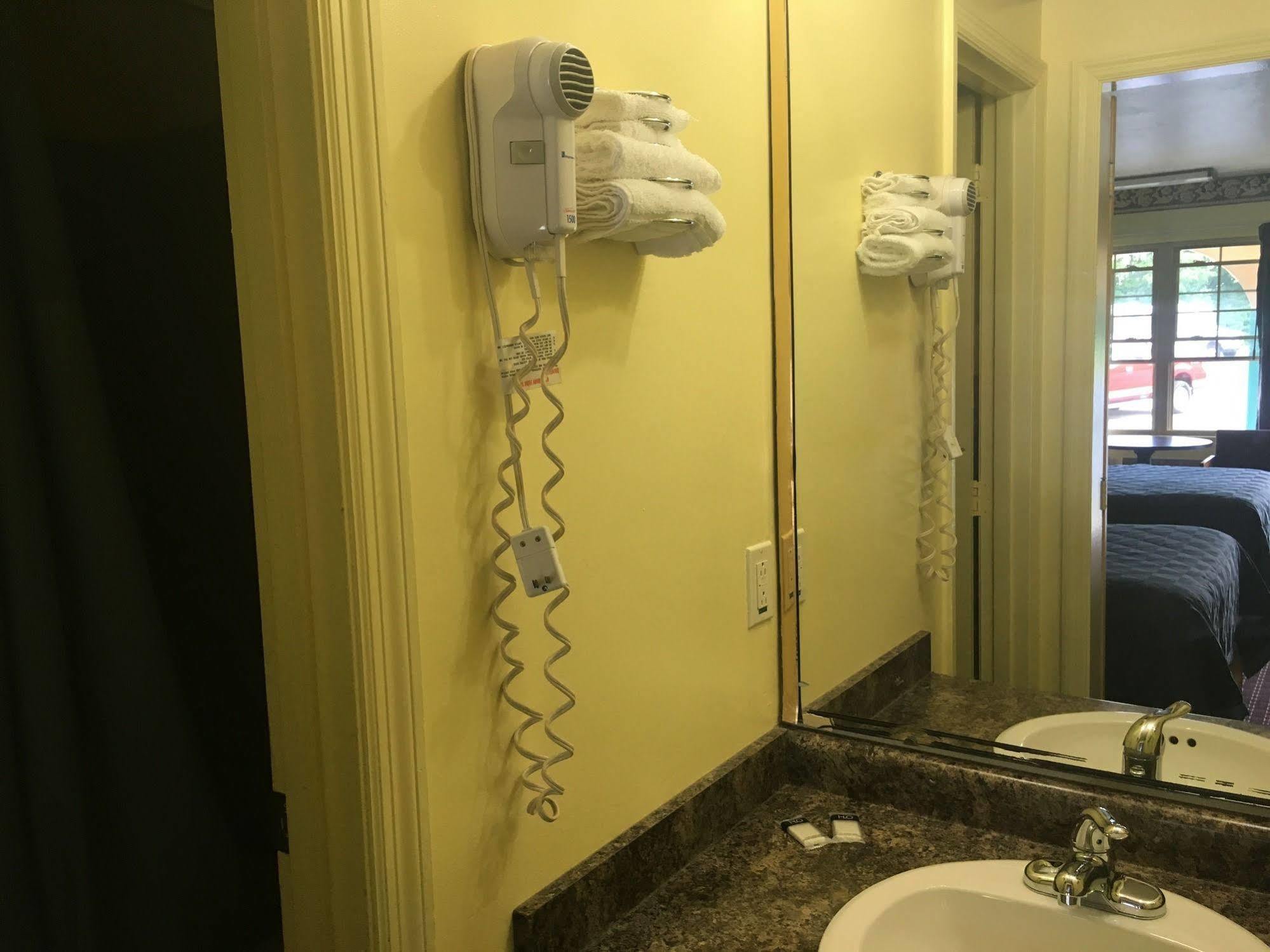 Norwalk Inn Екстериор снимка