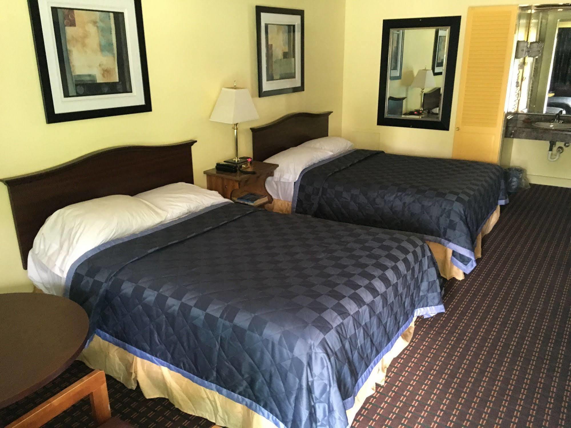 Norwalk Inn Екстериор снимка